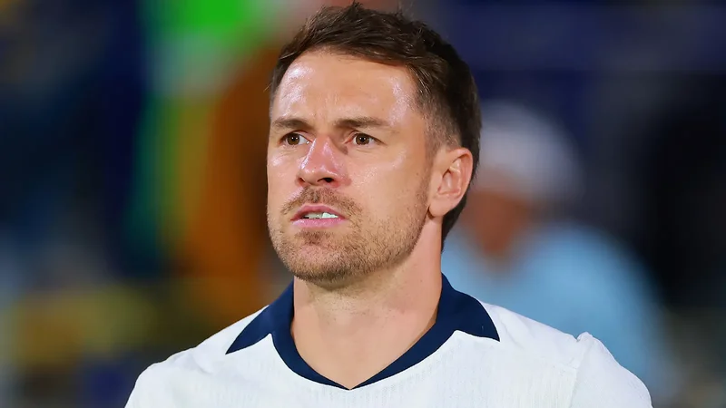 Əfsanəvi futbolçu karyerasını başa vurdu