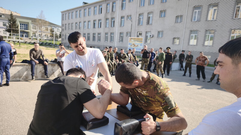 FHN-in hərbi hissələri arasında çoxnövçülük və qol güləşi idmanı üzrə birincilik keçirildi -