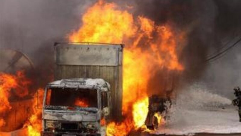 Binəqədidə avtomobil yandı, 1 nəfər xəsarət aldı