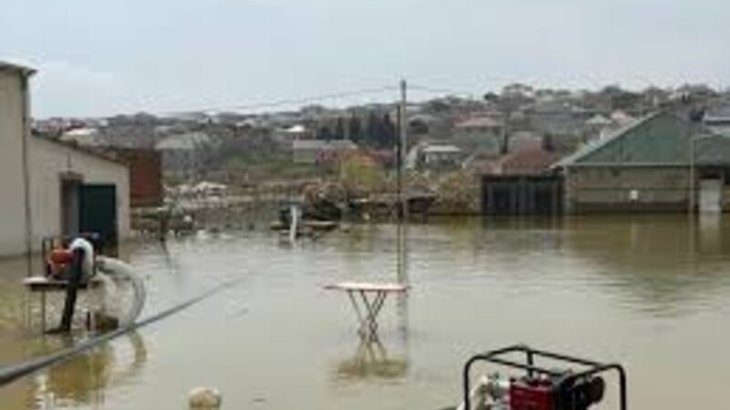 ADSEA-nın qurumları yağış sularının ərazilərdən kənarlaşdırılması işlərini davam etdirir -