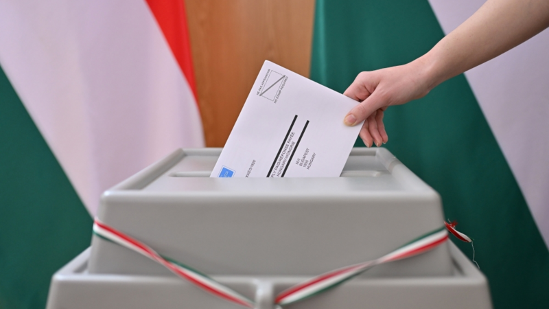 Macarıstanda parlament seçkiləri keçirilir