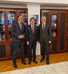 Hikmət Hacıyev Almaniya XİN rəsmisi ilə görüşdü