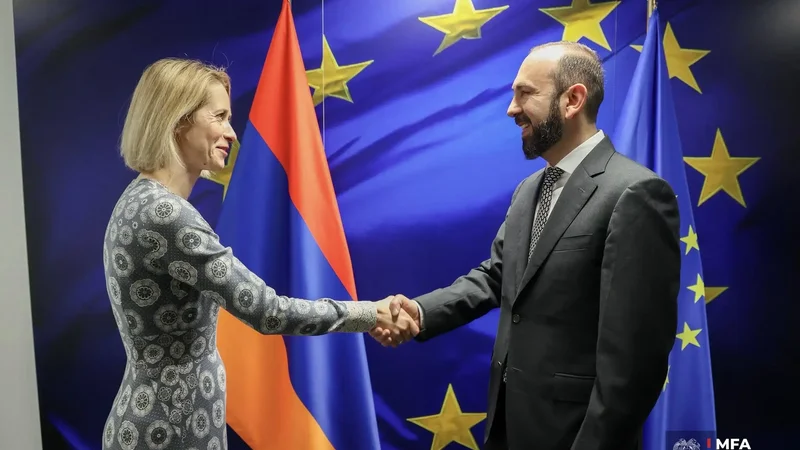 Mirzoyan Brüsseldə Kallasla görüşdü