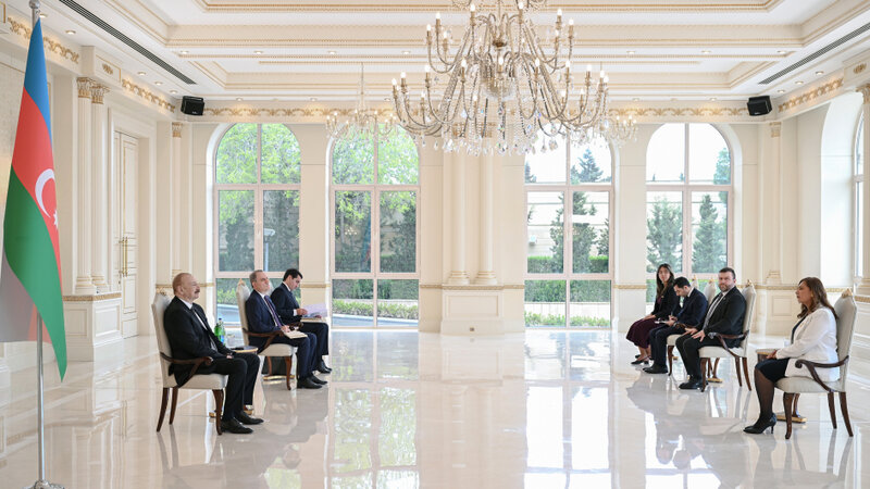 İlham Əliyev Kolumbiyanın yeni təyin olunmuş səfirini qəbul etdi -