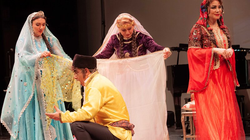 Vankuverdə “Arşın mal alan” operettası səhnələşdirildi -