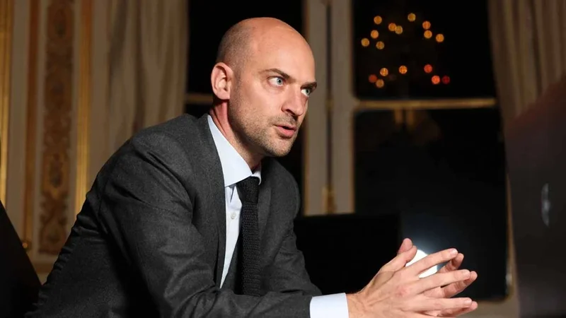 Fransanın Madyardan üç tələbi var