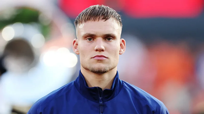 Niderland millisinin qapıçısı İngiltərə klubunu tərk edə bilər