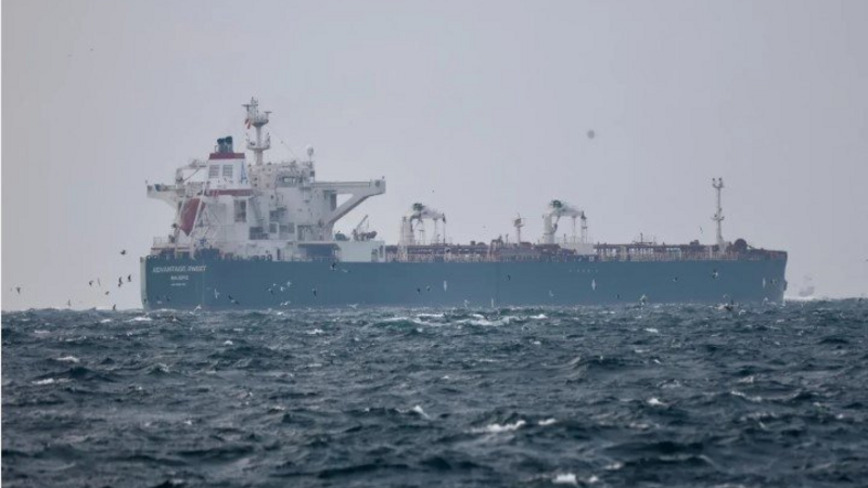 İranın supertankeri ABŞ blokadasını yardı