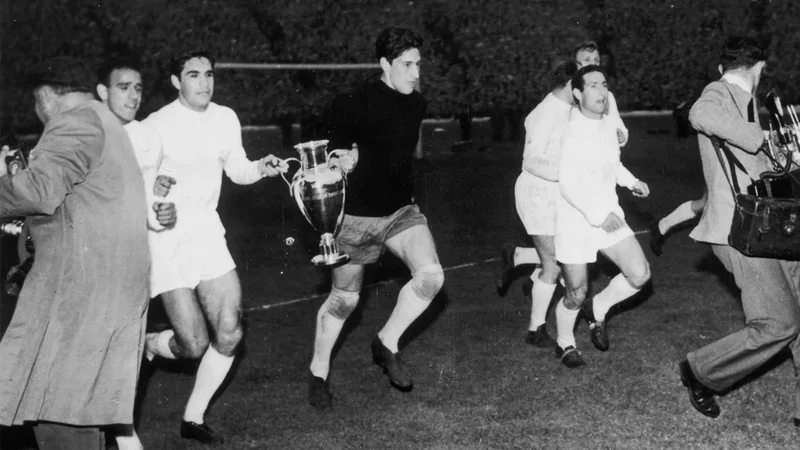 "Real Madrid"in əfsanəvi futbolçusu vəfat etdi