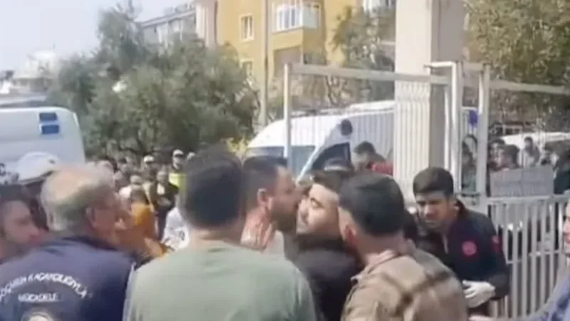 Türkiyədə daha bir məktəbə silahlı hücum olub, 4 nəfər ölüb, 20-si yaralanıb