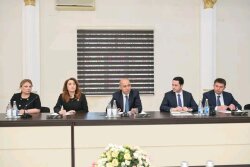 Nazir Xaçmazda təhsil işçiləri ilə görüşdü