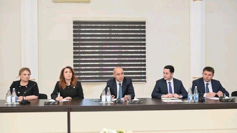 Nazir Xaçmazda təhsil işçiləri ilə görüşdü