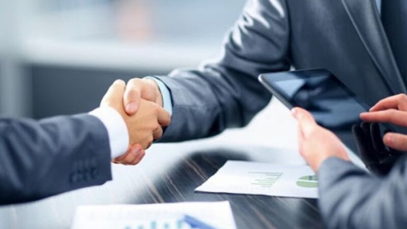 Arif Novruzovun kürəkəni mənimsədiyi milyonları faizlə borc verib -