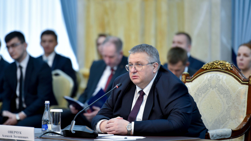 Aleksey Overçuk Azərbaycan nümayəndə heyətini Rusiyadakı iqtisadi forumlara dəvət etdi