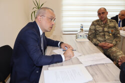 ADSEA sədri Xankəndi şəhərində vətəndaşlarla görüşdü -