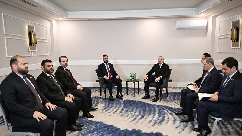 İlham Əliyev Antalyada Suriyanın keçid dövrü Prezidenti ilə görüşdü