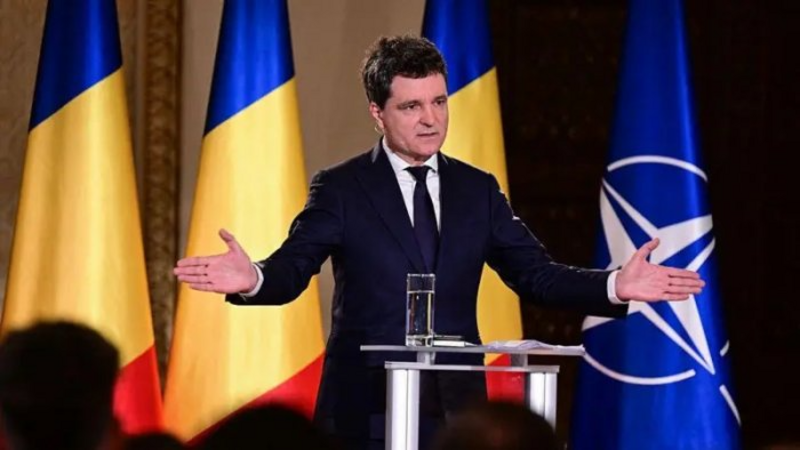 Rumıniya prezidenti ölkənin siyasi böhran astanasında olduğunu bildirib