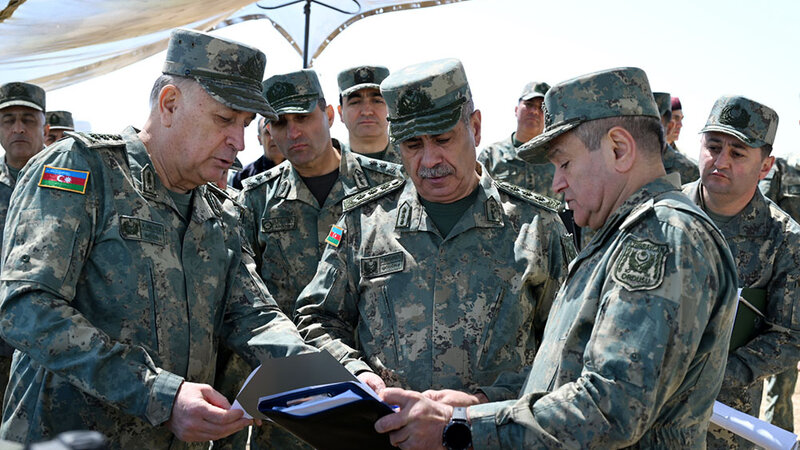 Zakir Həsənov azad edilmiş ərazilərdə yeni hərbi obyektlərlə tanış oldu -