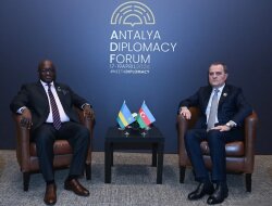 XİN rəhbəri ruandalı həmkarı ilə iki ölkə arasında əməkdaşlığı müzakirə etdi -