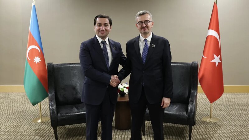 Hikmət Hacıyev Antalya Forumunda Burhanəddin Duranla görüşüb