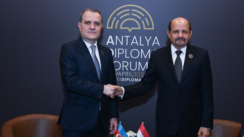 Ceyhun Bayramov yəmənli həmkarı ilə görüşdü