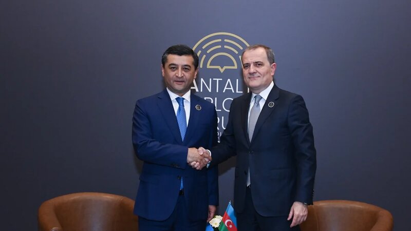 Ceyhun Bayramov özbəkistanlı həmkarı ilə Yaxın Şərqdəki vəziyyəti müzakirə edib