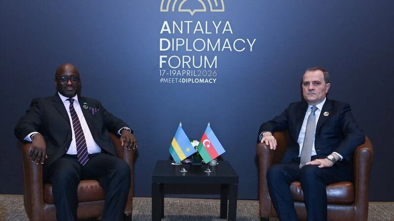 XİN rəhbəri ruandalı həmkarı ilə müzakirə apardı