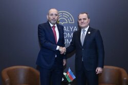 Ceyhun Bayramov iordaniyalı həmkarı ilə Yaxın Şərqdəki vəziyyət müzakirə etdi