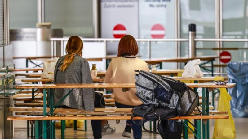 İrlandiya Ukrayna qaçqınlarının yerləşdirilməsi proqramını dayandırmağa hazırlaşır