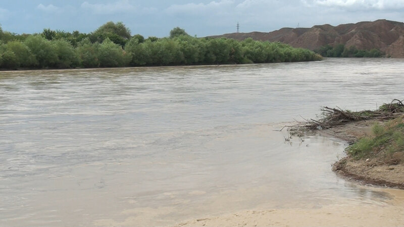 Samuxda Kür çayı daşdı -