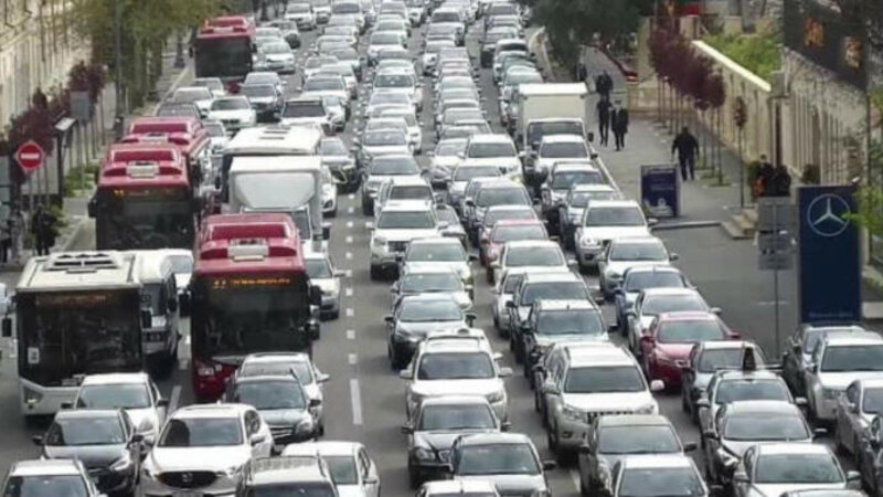 Bakının bu küçələrində sıxlıq var -