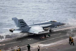 ABŞ İrana qarşı hərbi əməliyyatları Yaxın Şərqdən kənara çıxardı