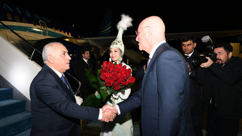 Baş nazir Əli Əsədov Qazaxıstana işgüzar səfər etdi