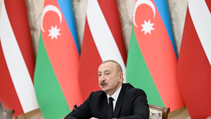 Prezident: Azərbaycan-Ermənistan nümayəndələrinin qarşılıqlı səfərləri normal mühitin bərqərar edilməsinə töhfə verir