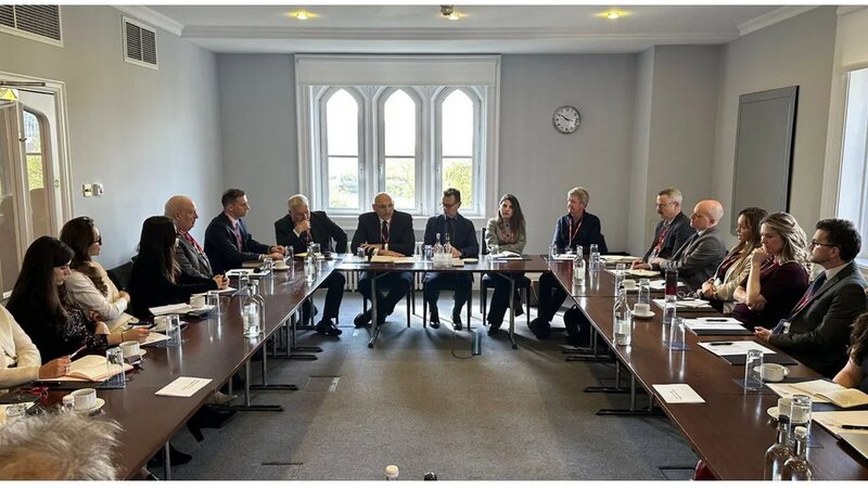 Elçin Əmirbəyov Britaniyada Ermənistanla normallaşma prosesindən danışdı