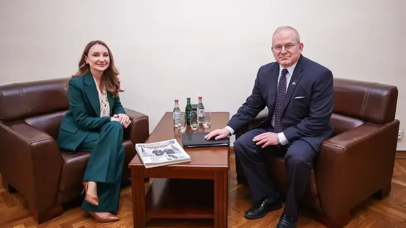 İrəvan və Vaşinqton arasında müzakirə aparıldı