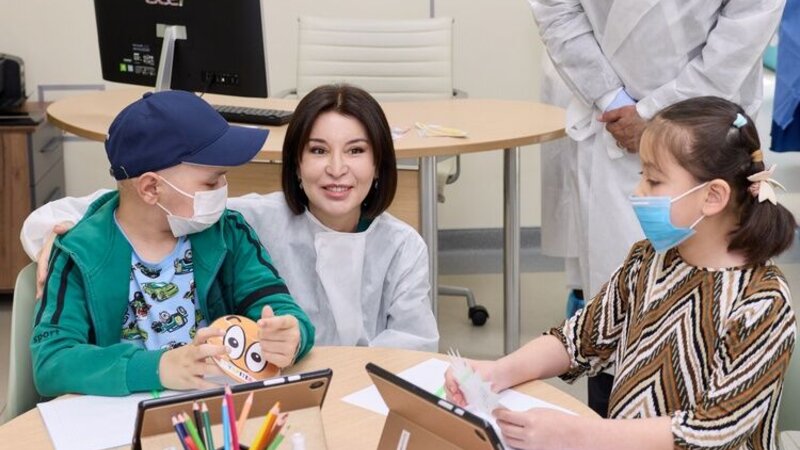 ÜST rəhbəri Özbəkistanın birinci xanımını uşaq xərçəngi ilə mübarizədə təqdir etdi