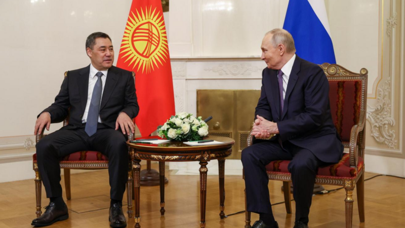 Qırğızıstan Prezidenti Kremldə Putinlə görüşüb