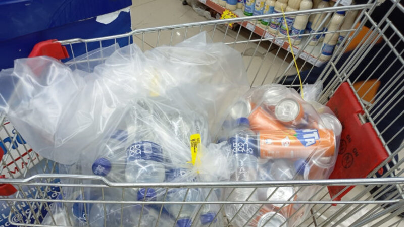 Salyanda marketdə istehlaka yararsız məhsullar aşkarlanıb