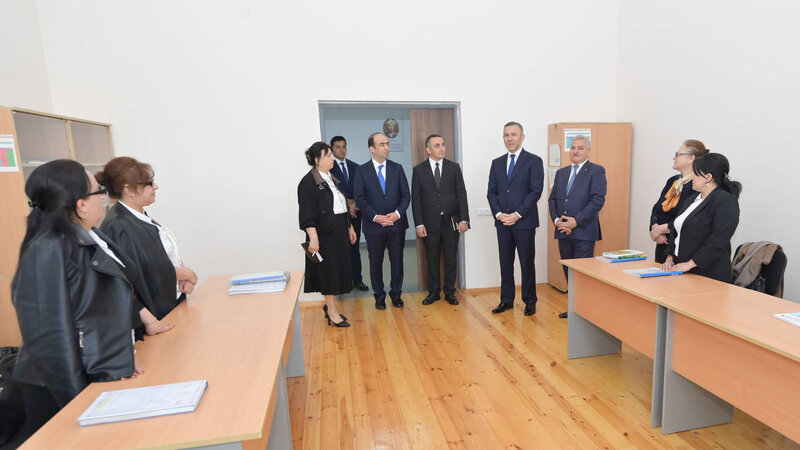 Aparat rəhbəri Tərtərdə təhsil müəssisələrinin fəaliyyəti ilə tanış olub