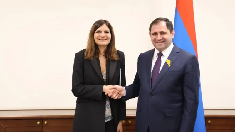 Ermənistan-Fransa hərbi əməkdaşlığı müzakirə edildi