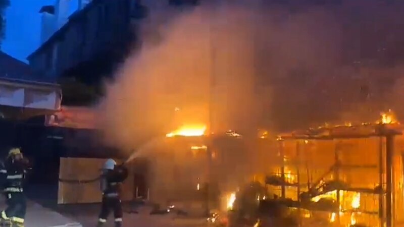 Göyçayda market yanıb