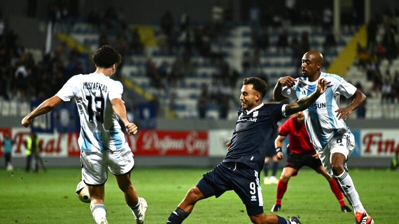 "Qarabağ" "Neftçi"ni darmadağın etdi