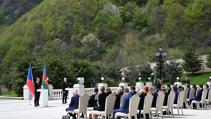 İlham Əliyev: Çexiya ilə çox fəal siyasi dialoqumuz var