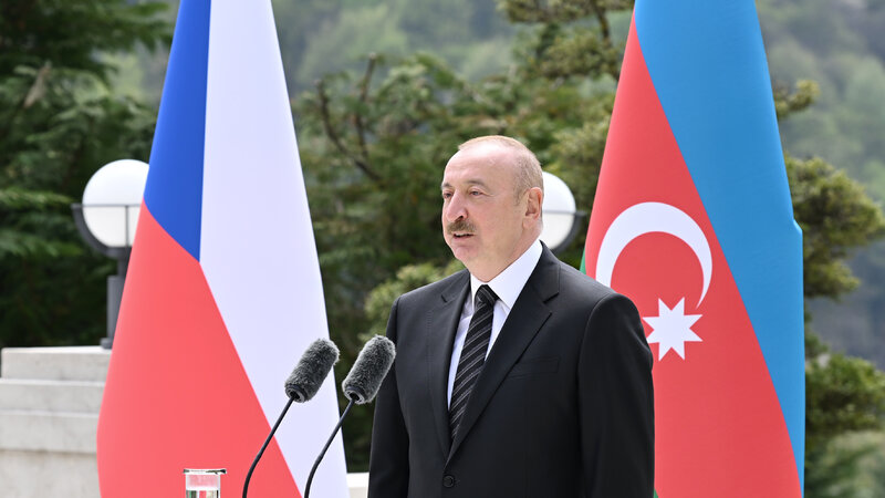 İlham Əliyev: Çexiyaya qonşu olan ölkələrə Azərbaycan təbii qaz ixrac edir