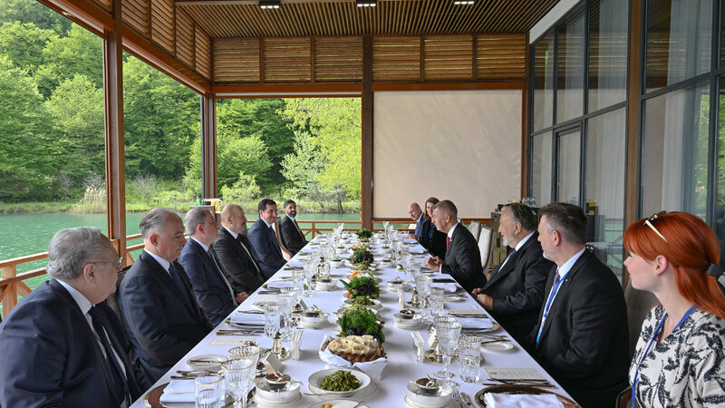 Qəbələdə Prezident İlham Əliyevin adından Çexiyanın Baş nazirinin şərəfinə rəsmi lanç verildi