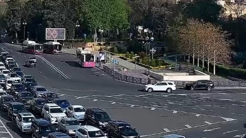 Bakının bu küçələrində sıxlıq var -