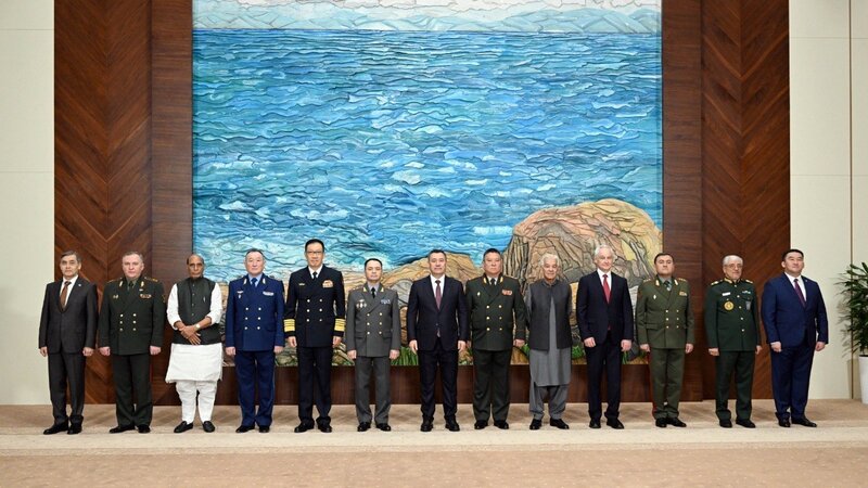 Sadır Japarov ŞƏT ölkələrinin müdafiə nazirlərini qəbul etdi