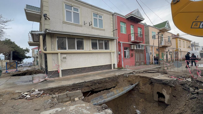 Bakı və bölgələrdə çökmüş kollektorlar və bəndlər bərpa olunur