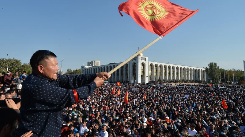 Qırğızıstanda səs-küylü qərar: